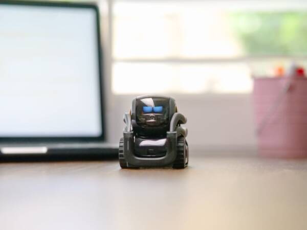 What is AI Governance? Learn About the Principles and Challenges of AI Regulation